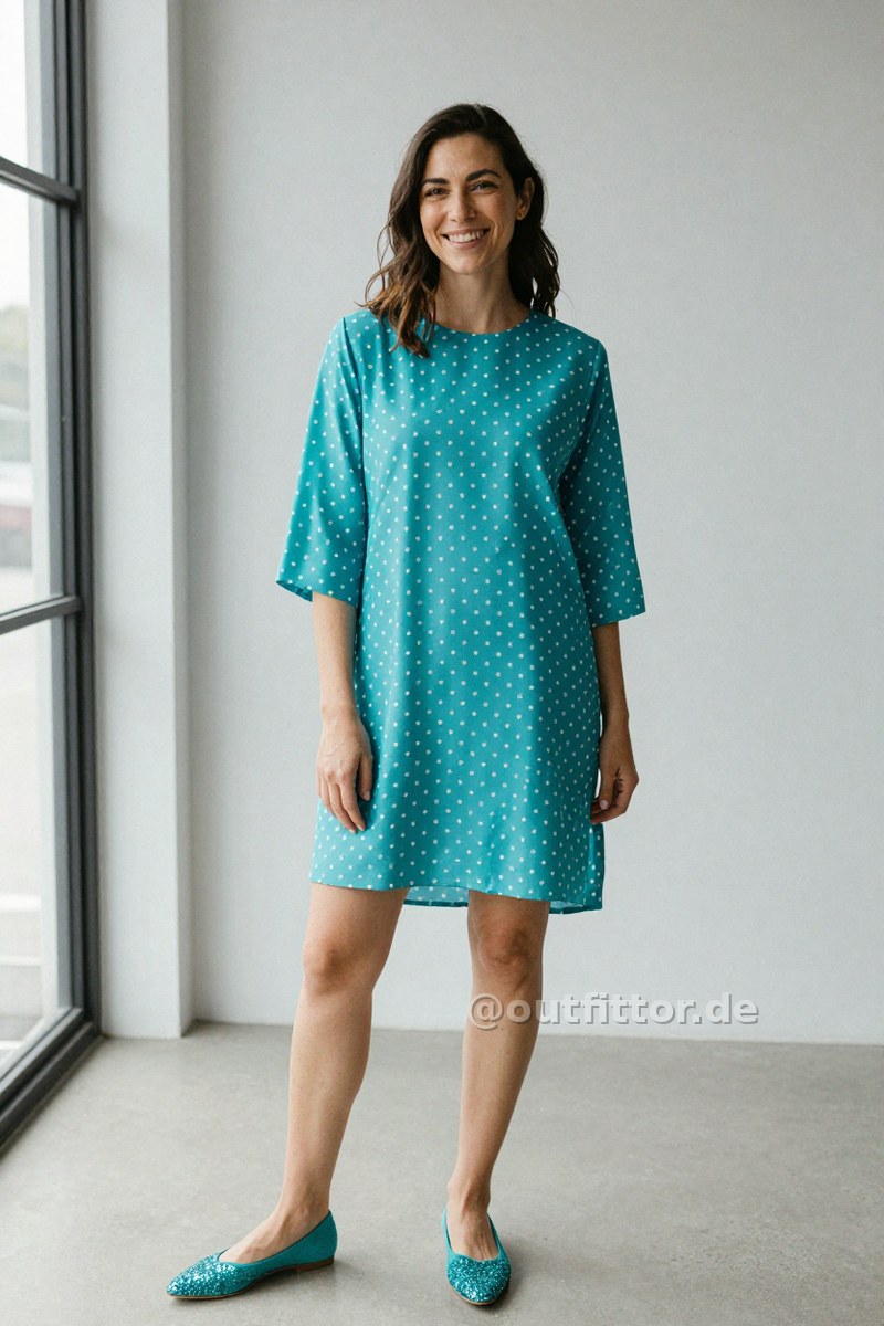 Turquoise tunic with polka dot pattern and turquoise suede shoes — Outfit #171