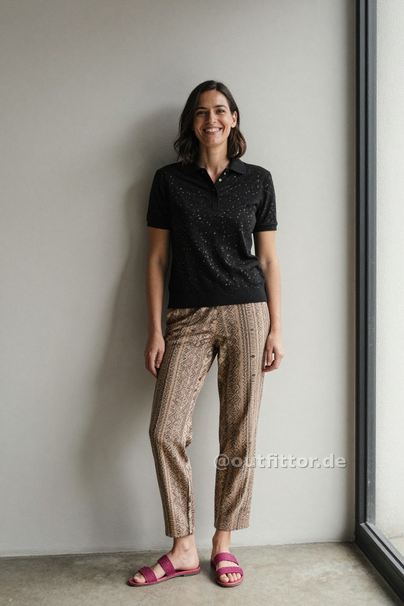Beige trousers with ethnic pattern, magenta straw/raffia sandals and black polo shirt with tortoiseshell pattern — Outfit #367